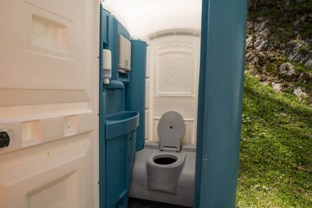 Best Portable toilet rental cost  in Waverly, VA